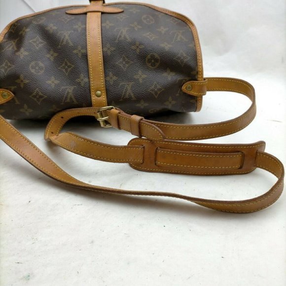 Authentic Louis Vuitton Saumur 30 Crossbody Bag - Picture 6 of 10
